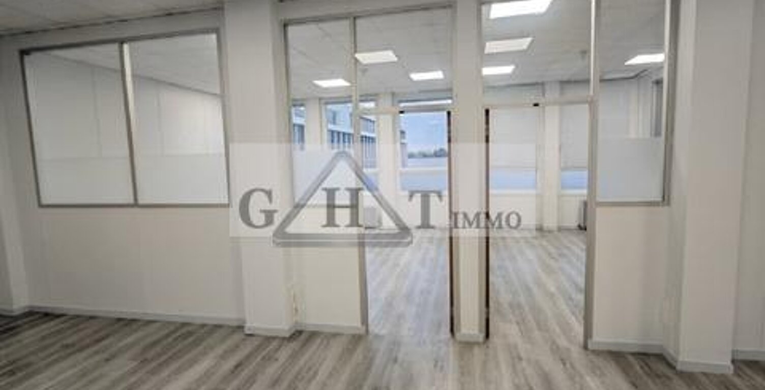 BUREAU DE 150 m² A LA LOCATION AU PLESSIS-BELLEVILLE ; — photo 1
