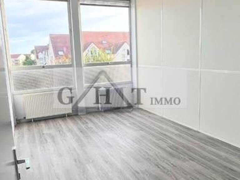 BUREAU DE 208 m² A LA LOCATION AU PLESSIS-BELLEVILLE ; — photo 1
