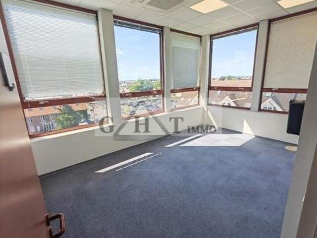 BUREAU DE 103 m² A LA LOCATION A LE PLESSIS-BELLEVILLE ; — photo du bien