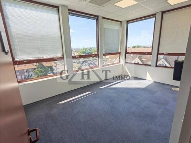 BUREAU DE 103 m² A LA LOCATION A LE PLESSIS-BELLEVILLE ; — photo 1