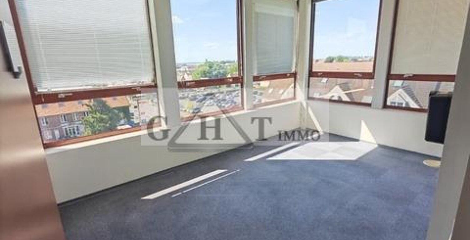 BUREAU DE 103 m² A LA LOCATION A LE PLESSIS-BELLEVILLE ; — photo 1