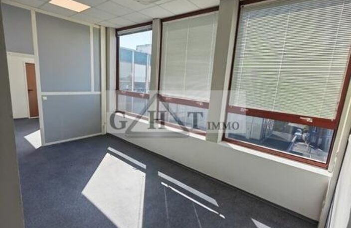 BUREAU DE 103 m² A LA LOCATION A LE PLESSIS-BELLEVILLE ; — photo 2