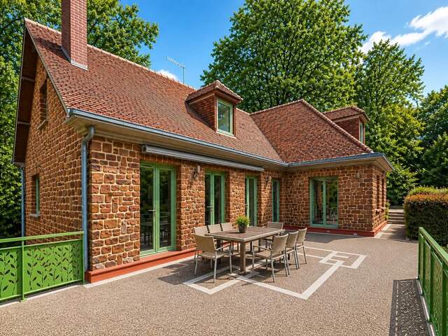 Maison de 9 pièces de 216 m² situé à Bernay — photo du bien