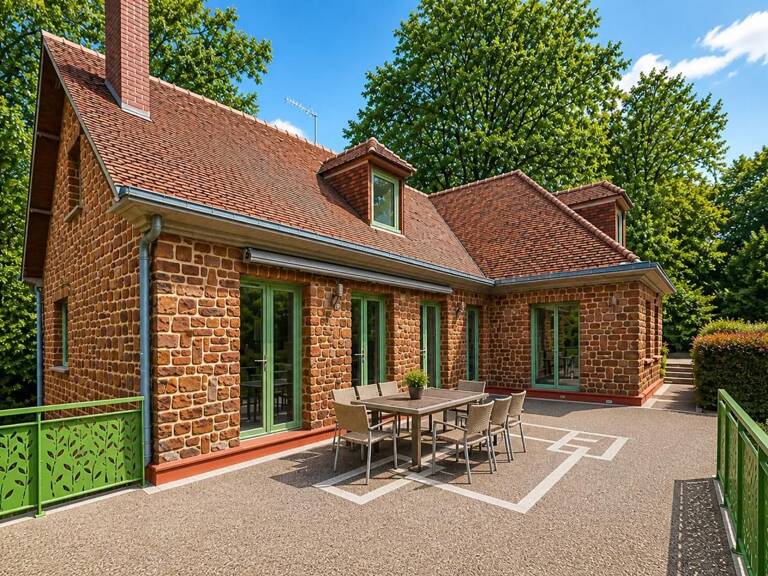 Maison de 9 pièces de 216 m² situé à Bernay — photo 1