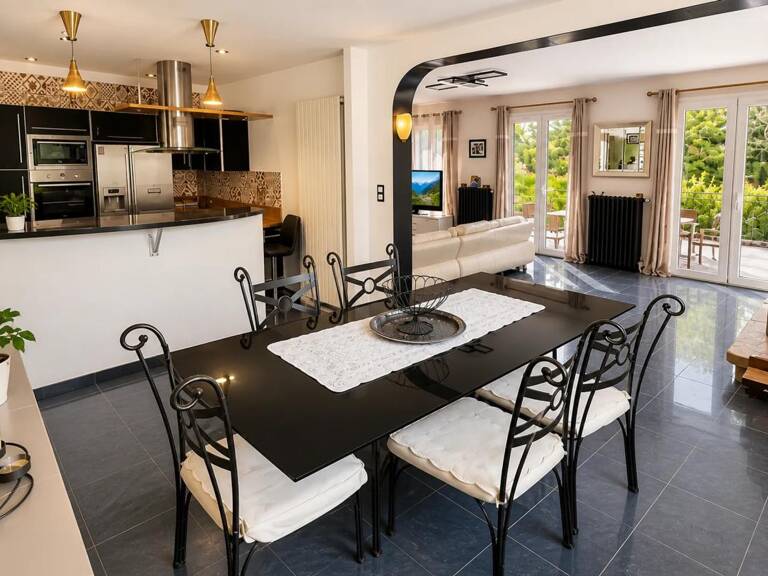 Maison de 9 pièces de 216 m² situé à Bernay — photo 1