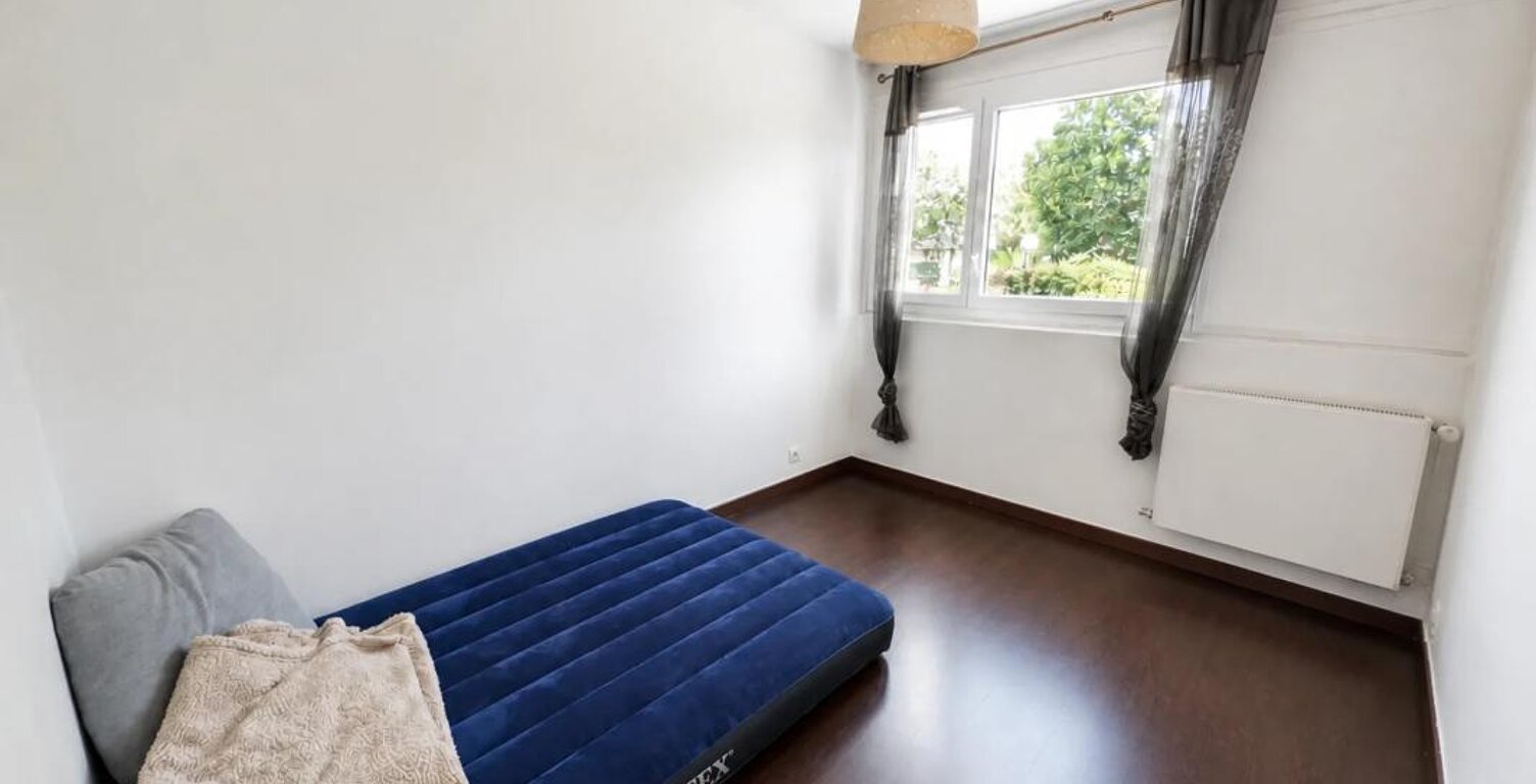 Appartement F4 de 76m2 en rez-de-chaussée dans résidence rénovée — photo 1