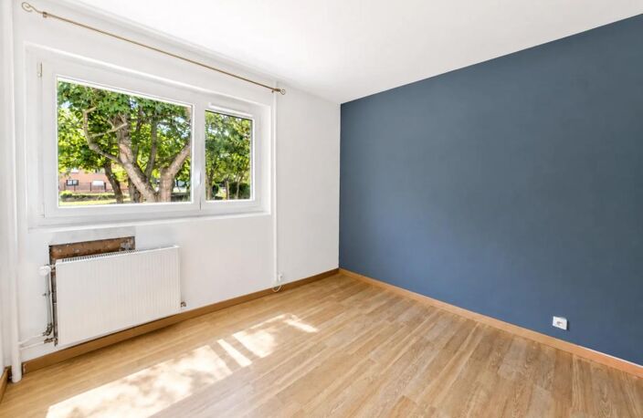 Appartement F4 de 76m2 en rez-de-chaussée dans résidence rénovée — photo 2