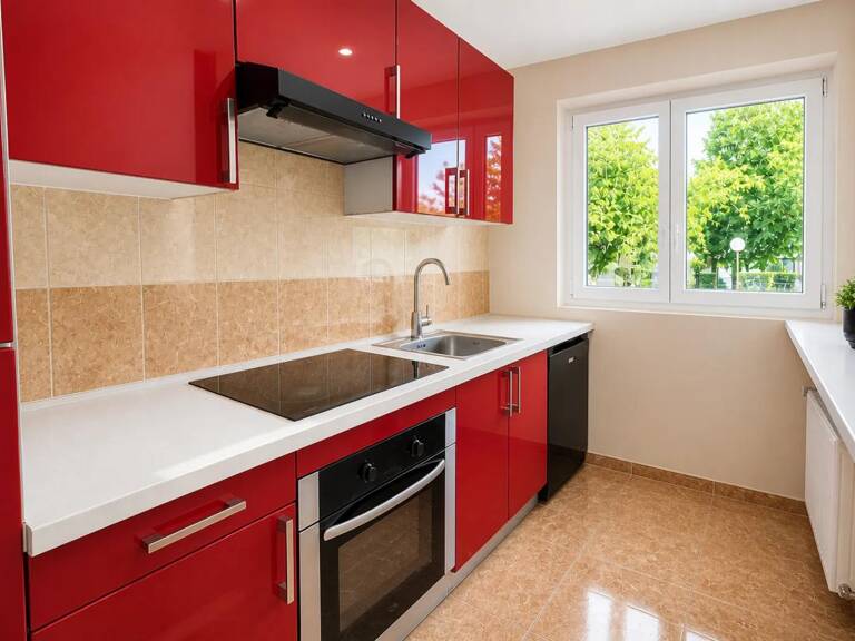 Appartement F4 de 76m2 en rez-de-chaussée dans résidence rénovée — photo 1