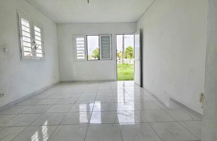 Maison T3 neuve avec studio indépendant à louer au Lamentin — photo 5