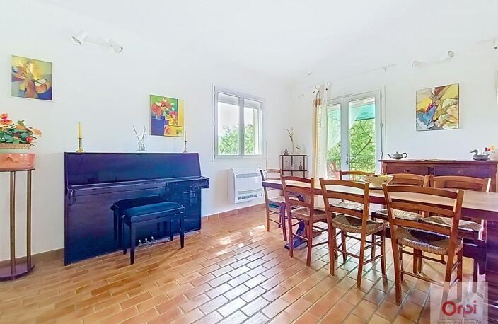 Maison T5 + Studio À Vendre — photo 3