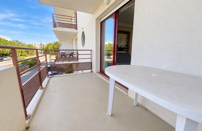 APPARTEMENT T2 + TERRASSE ET PARKING AUX MINIMES — photo 3