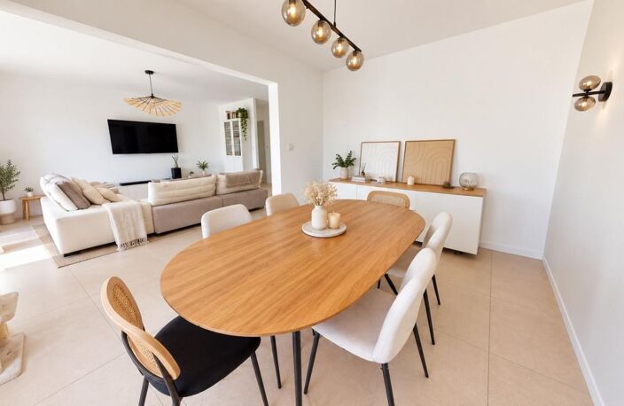 HYÈRES - T4 rénové de 75m2 avec balcon, garage et parcelle privative — photo 3