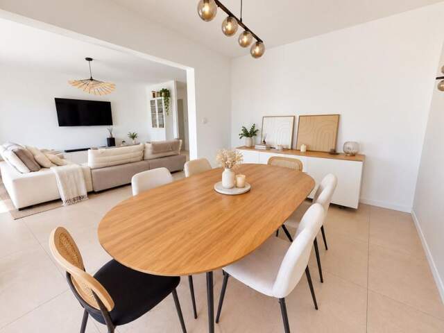HYÈRES - T4 rénové de 75m2 avec balcon, garage et parcelle privative — photo du bien