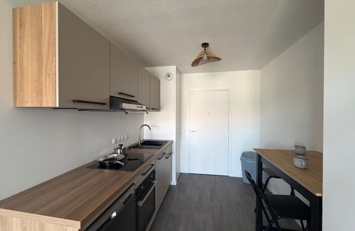 Studio neuf meublé avec terrasse couverte et parking privatif – Lons — photo 4