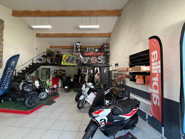 A vendre fond de commerce à Pont de Joux, surface de 140 m², atelier auto/moto — photo du bien