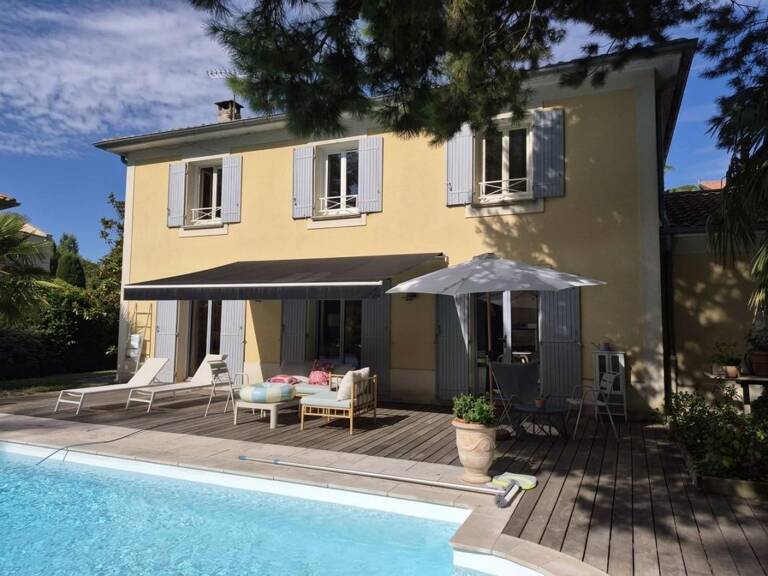 EXCLUSIVITE MAGNIFIQUE MAISON 5 CHAMBRES AVEC PISCINE CHAUFFEE qui donne sur le GOLF DE LA TOUR DE SALVAGNY — photo 1