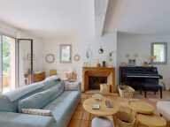 EXCLUSIVITE MAGNIFIQUE MAISON 5 CHAMBRES AVEC PISCINE CHAUFFEE qui donne sur le GOLF DE LA TOUR DE SALVAGNY — photo 2