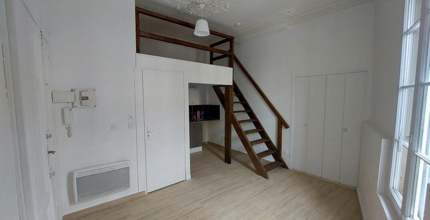 Location : appartement T1 (17 m²) à LUNEL — photo 1