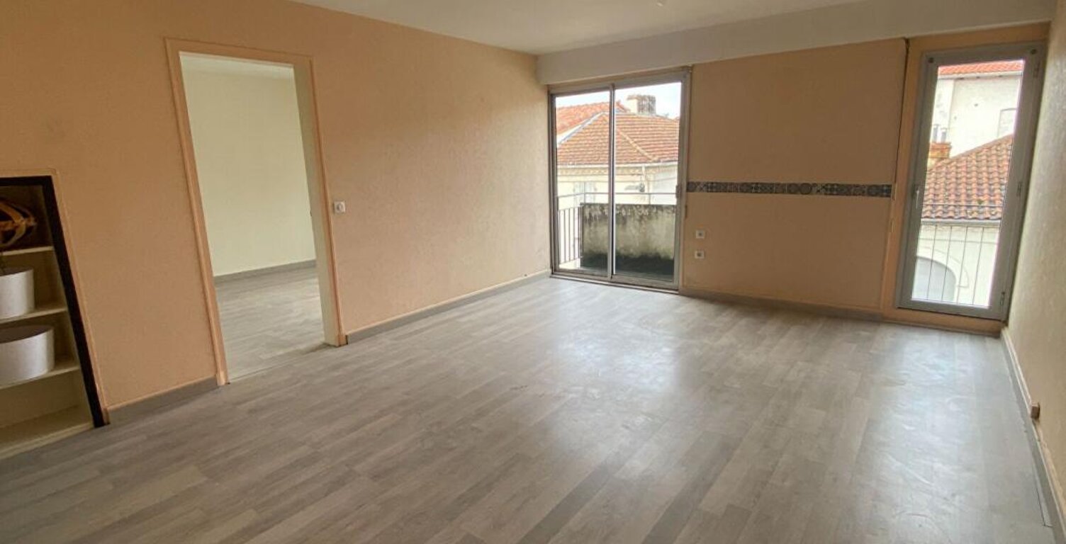 A louer spacieux T4 avec garage et balcon - centre-ville MONT DE MARSAN — photo 1
