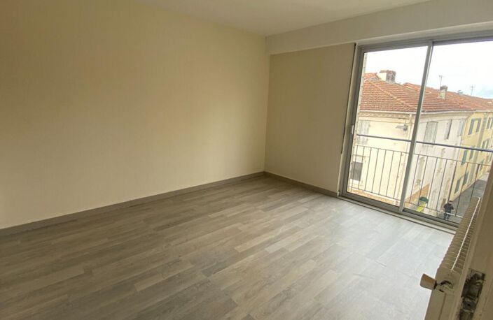 A louer spacieux T4 avec garage et balcon - centre-ville MONT DE MARSAN — photo 4
