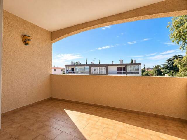 Appartement T2 avec terrasse plein sud- Résidence sécurisée avec piscine au coeur des Sablettes — photo du bien