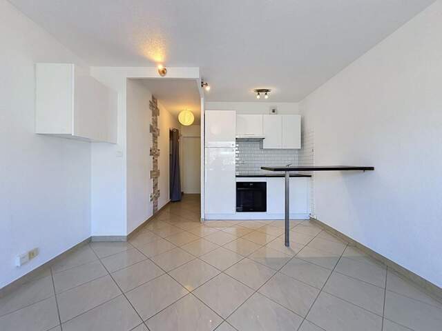 Appartement À Vendre — photo du bien