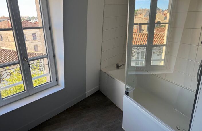 Appartement À Louer centre de  Niort — photo 4