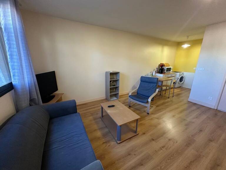   À LOUER – STUDIO MEUBLÉ DE 34 M² À LIMOGES   — photo 1