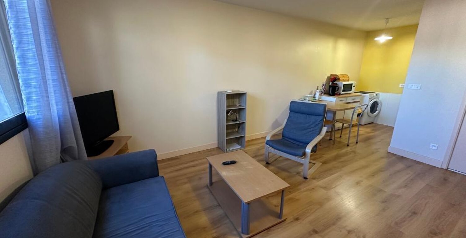   À LOUER – STUDIO MEUBLÉ DE 34 M² À LIMOGES   — photo 1