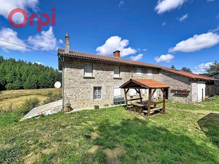 Ancien moulin sur la commune de FOURNOLS de 133m² avec 5 chambres et dépendances sur 2 hectares — photo 1
