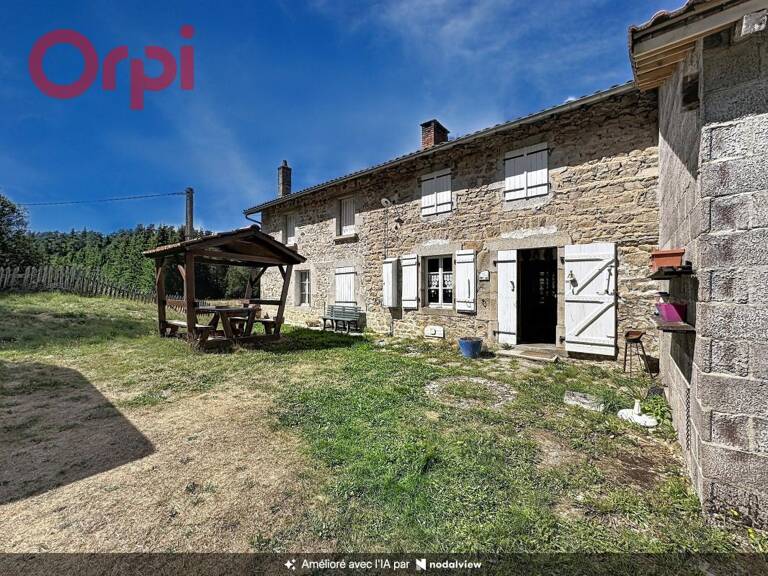 Ancien moulin sur la commune de FOURNOLS de 133m² avec 5 chambres et dépendances sur 2 hectares — photo 1