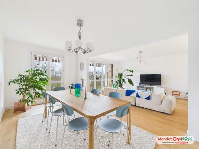 À VENDRE REIMS - SAINT-REMI : T6 Rénové 4 chambres Balcons et Box — photo du bien