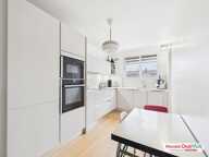 À VENDRE REIMS - SAINT-REMI : T6 Rénové 4 chambres Balcons et Box — photo 4