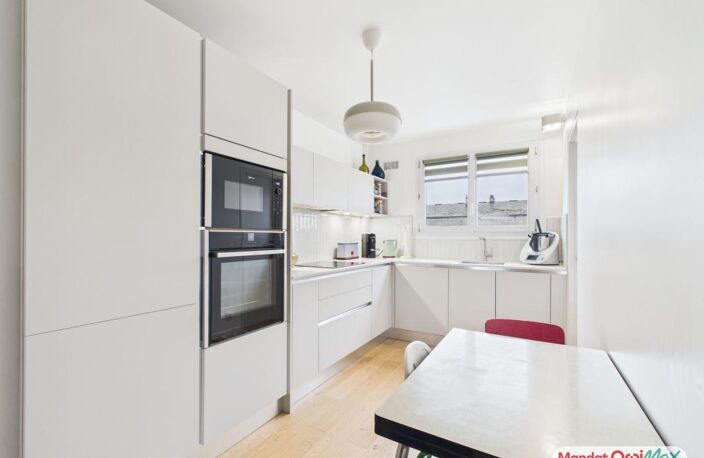 À VENDRE REIMS - SAINT-REMI : T6 Rénové 4 chambres Balcons et Box — photo 4