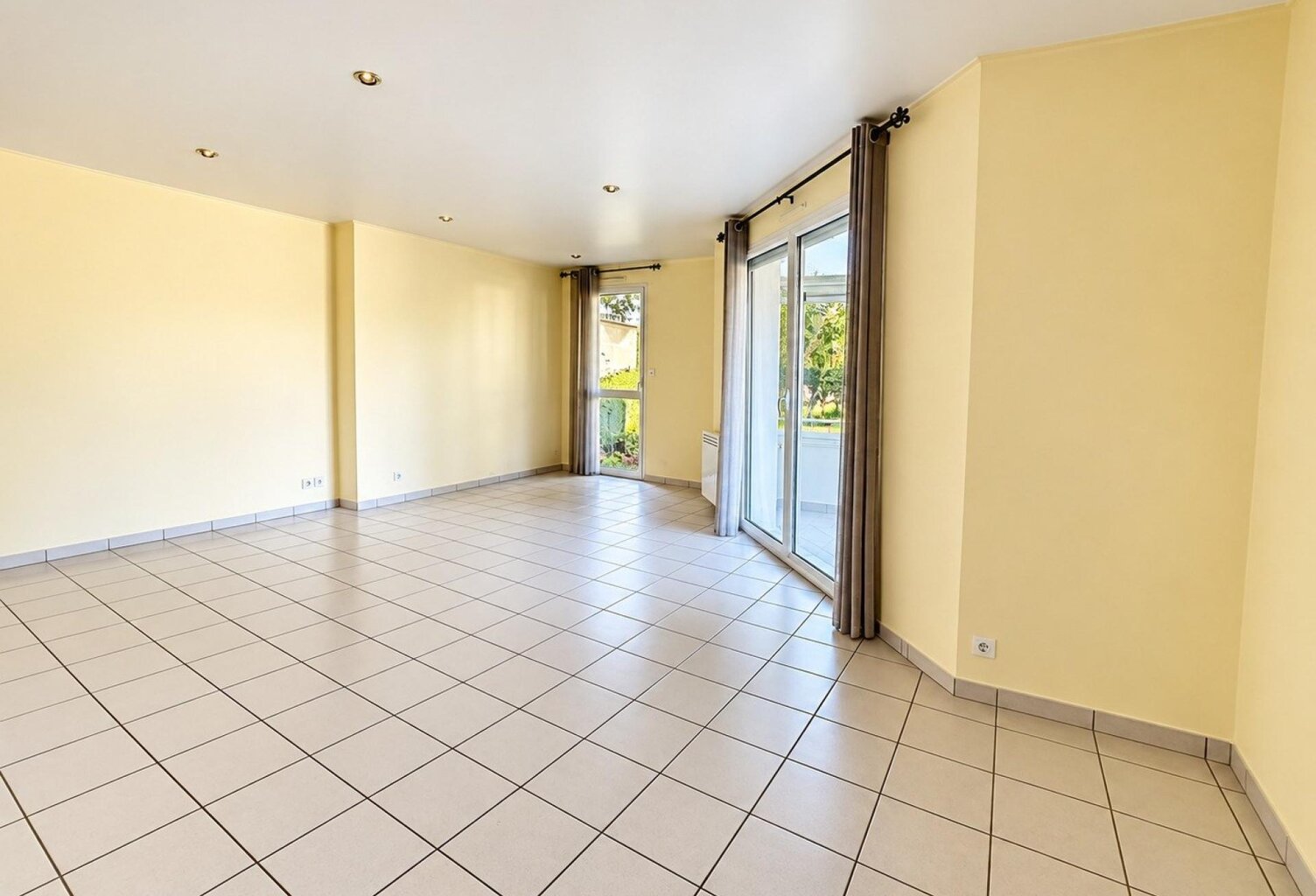 DUPLEX 4 CHAMBRES AVEC JARDIN PRIVATIF ET GARAGE — photo 1