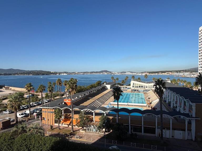 Toulon 83000 - appartement type 3 vue mer - cave et parking — photo 1
