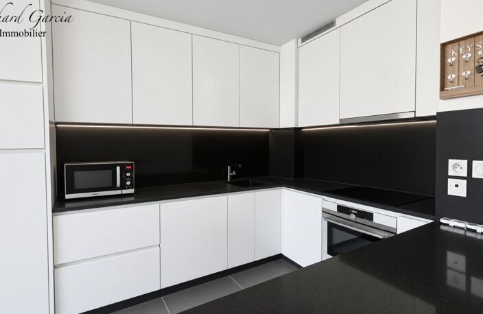 Appartement La Seyne Sur Mer 2 pièces 51 m2 - Deux places de parking en. sous -sol — photo 2