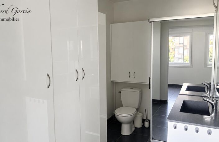 Appartement La Seyne Sur Mer 2 pièces 51 m2 - Deux places de parking en. sous -sol — photo 4