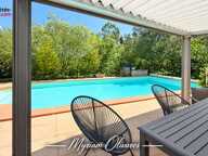 EN EXCLUSIVITE - MAISON D'ARCHITECTE - 3 CHAMBRES - PISCINE 11x4.5 - 2 GARAGES - TERRAIN 2300M² — photo 4