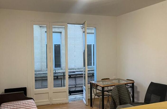 Immeuble Villeneuve Sur Lot 3 studios 150 m2 — photo 2
