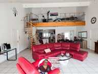 Maison individuelle en plain-pied de 184 m² avec jardin, garage et piscine — photo 3