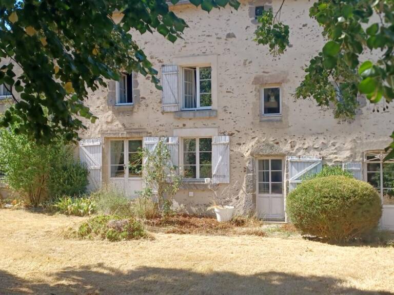 Grande maison de famille, dépendances  et jardin — photo 1