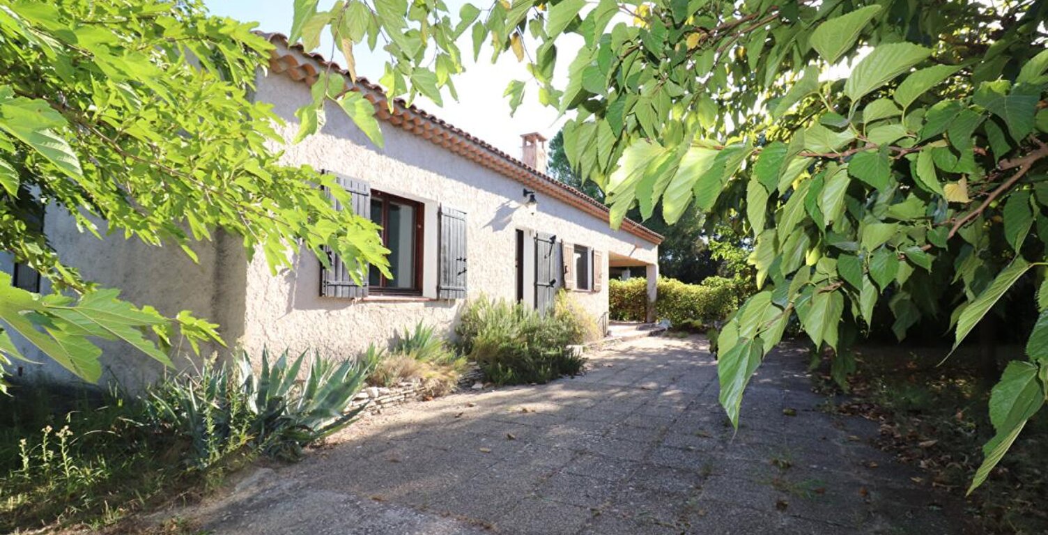 ARLES  Quartier Gimeaux  Maison de  200 m² sur 8 000 m² de terrain — photo 1