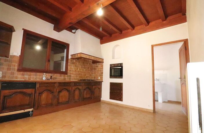 ARLES  Quartier Gimeaux  Maison de  200 m² sur 8 000 m² de terrain — photo 4