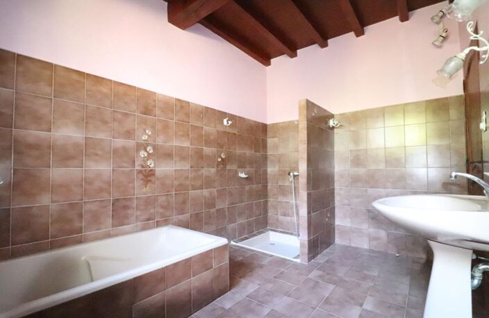 ARLES  Quartier Gimeaux  Maison de  200 m² sur 8 000 m² de terrain — photo 5