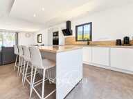 Villa plain-pied avec piscine, garage et sous-sol — photo 2