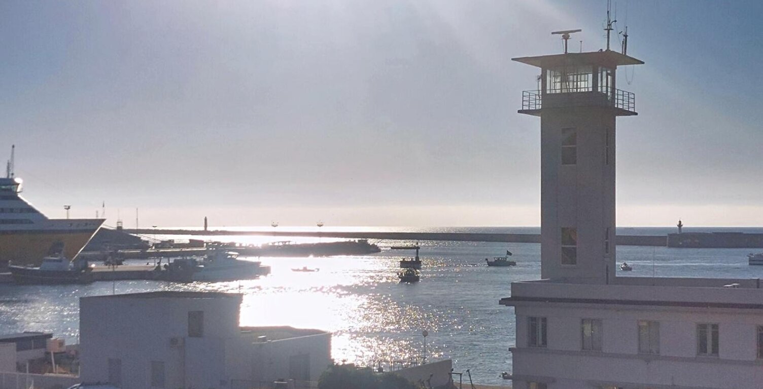 Studio 36 m² avec vue panoramique sur la mer et le port — photo 1