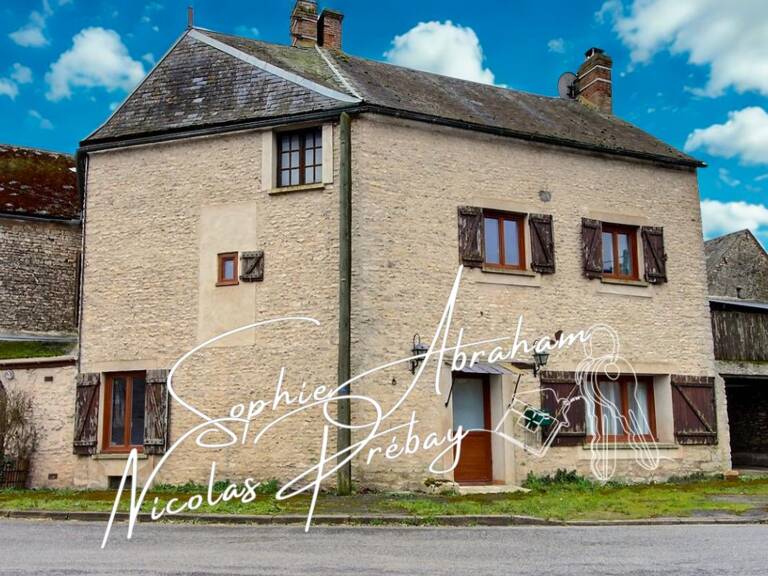 Charmante maison en pierres avec garage et cour — photo 1