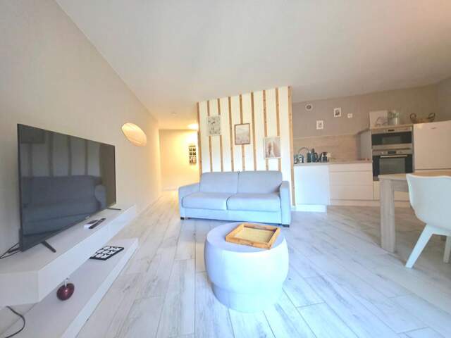 BORMES-LA-FAVIÈRE DERNIER ÉTAGE APPARTEMENT ENTIÈREMENT RÉNOVÉ — photo du bien