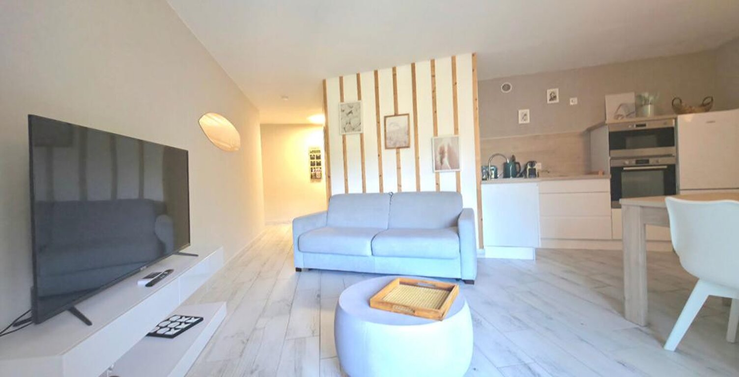 BORMES-LA-FAVIÈRE DERNIER ÉTAGE APPARTEMENT ENTIÈREMENT RÉNOVÉ — photo 1